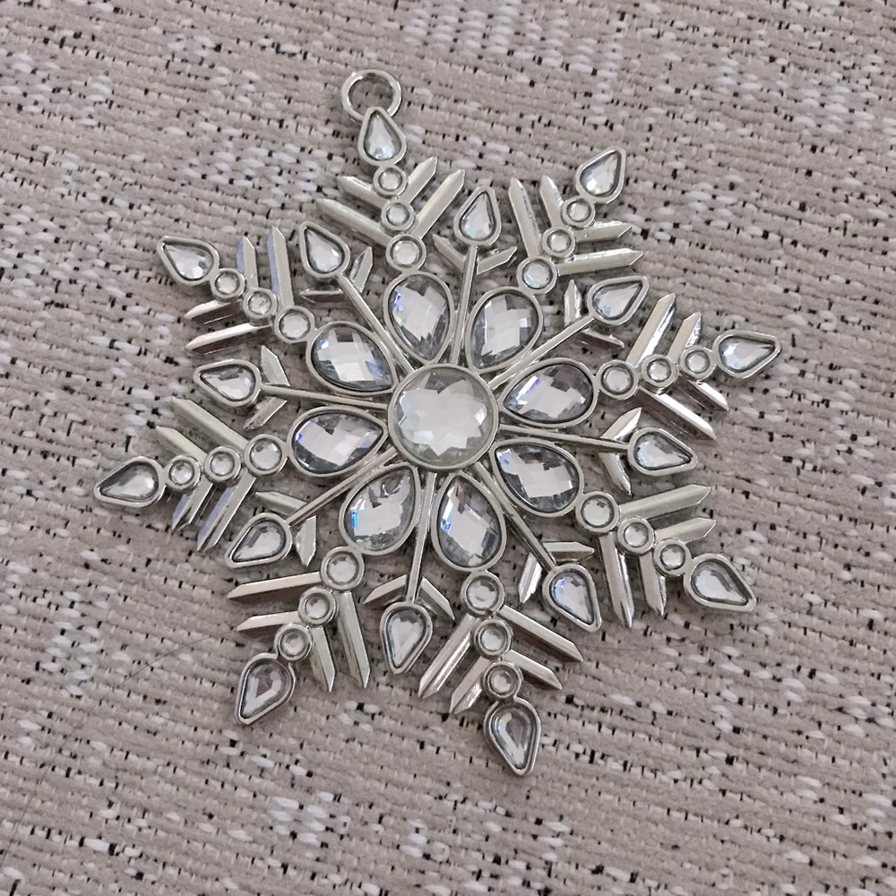 Avon 2009 Collectible Christmas Ornament - Snowflake Holiday Decoration